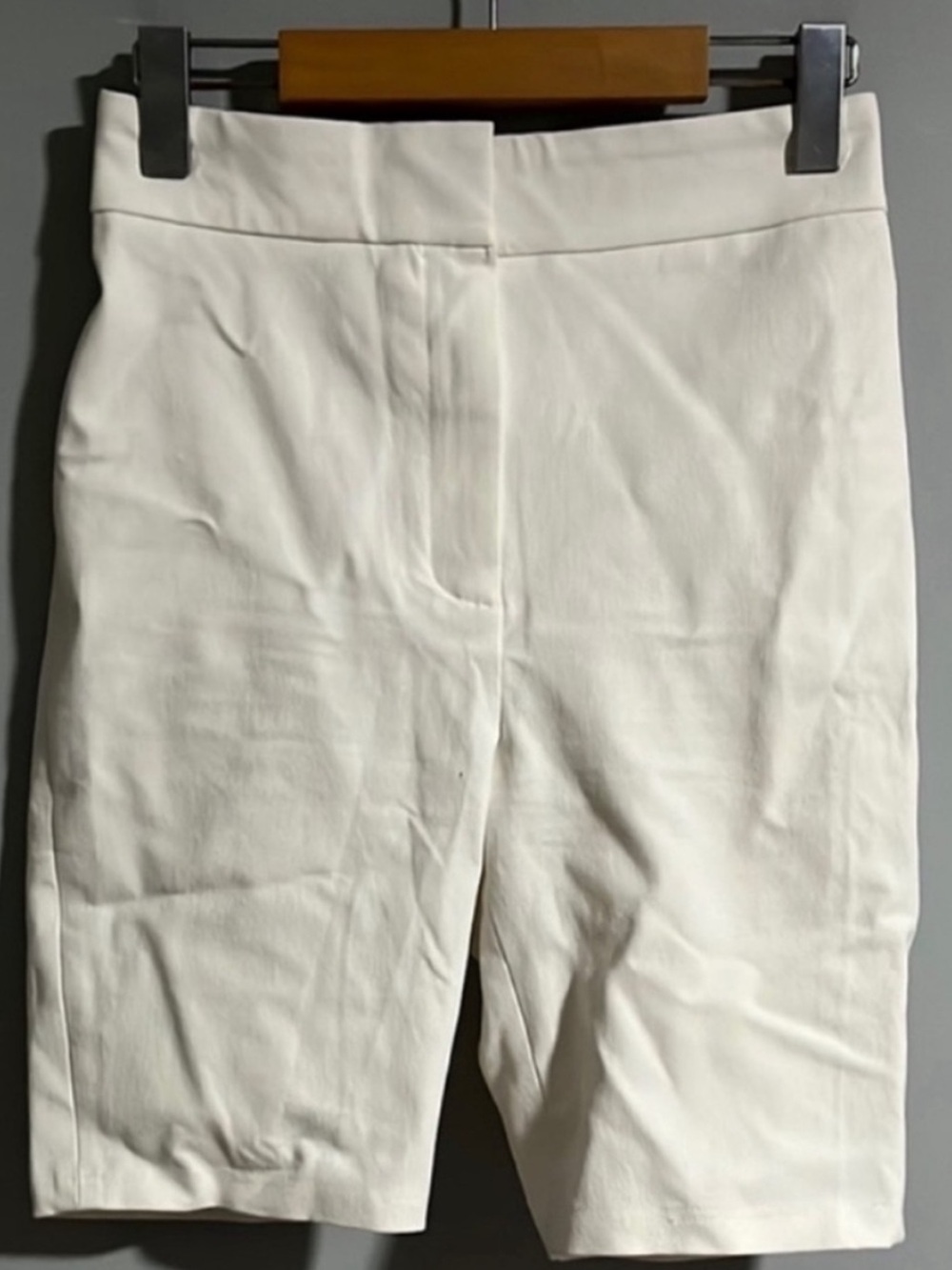 Aritzia Babaton Forte Slim Bermuda Shorts
